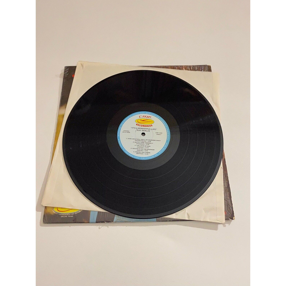 Kay Bewley It's A Wonderful Life LP Shrink Autographed CMP Recordings 7240 VG+ - Picture 7 of 8